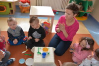 Uczymy się nakrywać do stołu