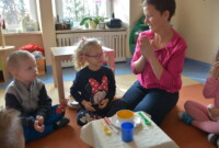 Uczymy się nakrywać do stołu