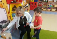 Maskotki Jagódek z wizytą u lekarza