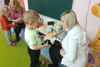 Maskotki Jagódek z wizytą u lekarza