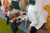 Maskotki Jagódek z wizytą u lekarza