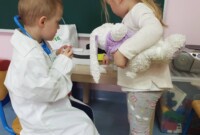 Maskotki Jagódek z wizytą u lekarza