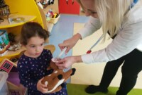 Maskotki Jagódek z wizytą u lekarza