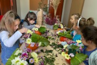 Jesienne kwiatowe kompozycje w dyni