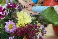 Jesienne kwiatowe kompozycje w dyni