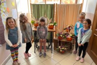 Jesienne kwiatowe kompozycje w dyni