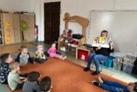 Stokrotki ratują misia