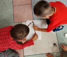 Zabawy sensoryczne Bratków