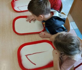 Zabawy sensoryczne Bratków