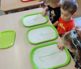 Zabawy sensoryczne Bratków
