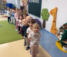 „Kolorowa podróż robota Edka” – Fiołki