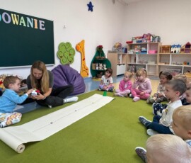 „Kolorowa podróż robota Edka” – Fiołki