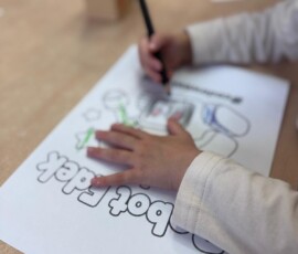 „Kolorowa podróż robota Edka” – Fiołki