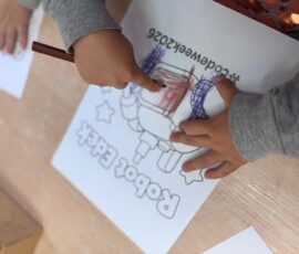 „Kolorowa podróż robota Edka” – Fiołki
