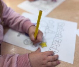 „Kolorowa podróż robota Edka” – Fiołki