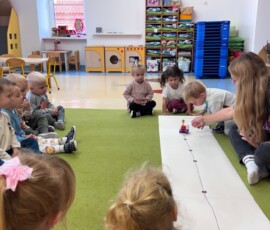 „Kolorowa podróż robota Edka” – Fiołki